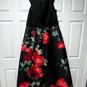 SLNY Black and Red Floral Formal Dress